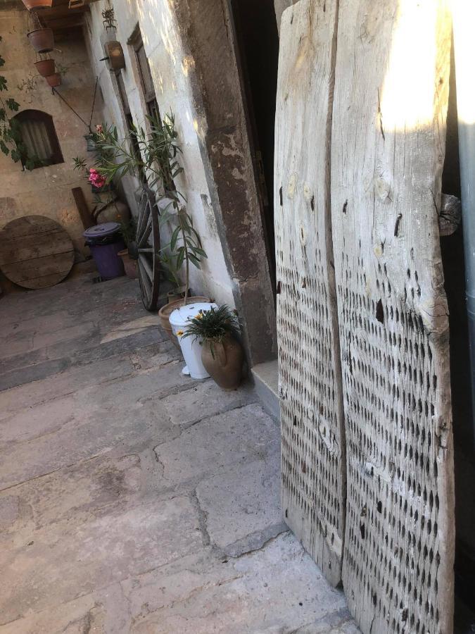 Bed and Breakfast Emily Cave House Göreme Exterior foto